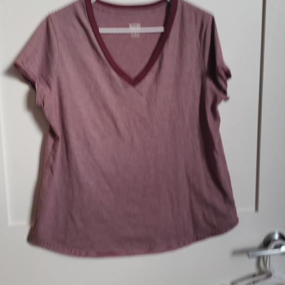 Vneck tshirt bundle! - Picture 4 of 6